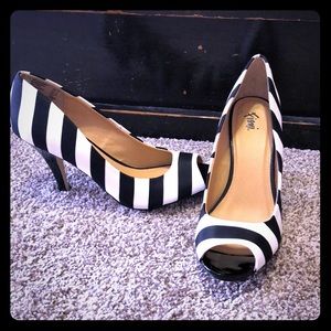 Super cute 3 1/2” heels. Only worn a few times.